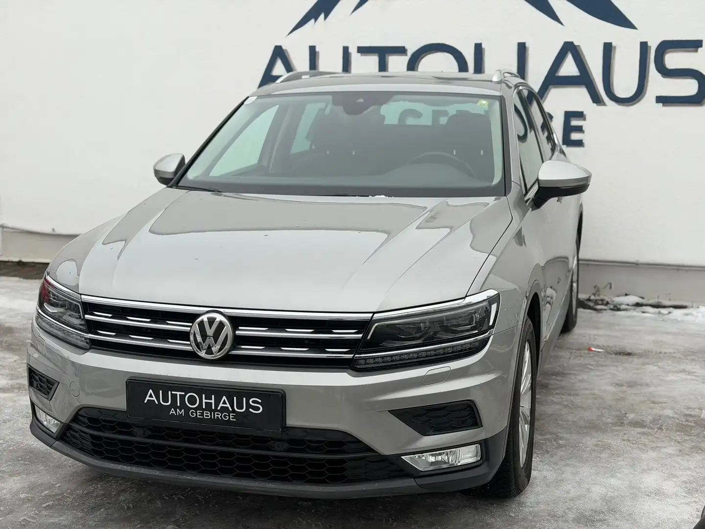 Volkswagen Tiguan Grau - 2
