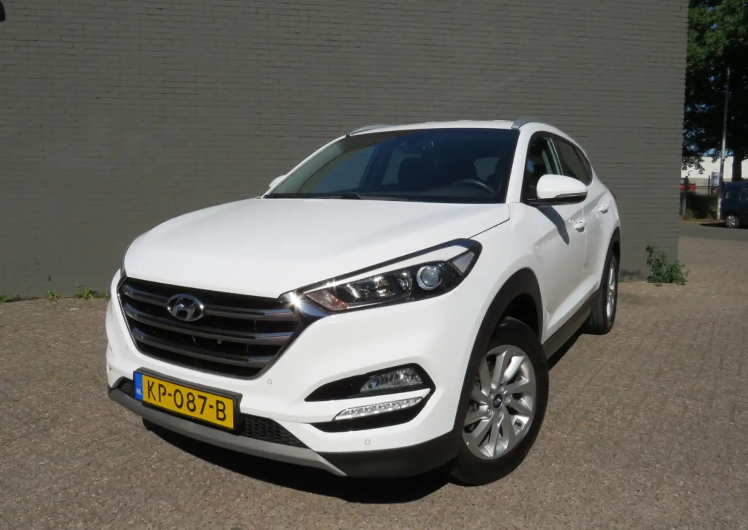 Hyundai TUCSON 1.6 GDi Comfort NAVI / CAMERA / TREKHAAK Wit - 1