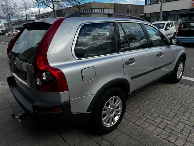 Volvo XC90 view 6