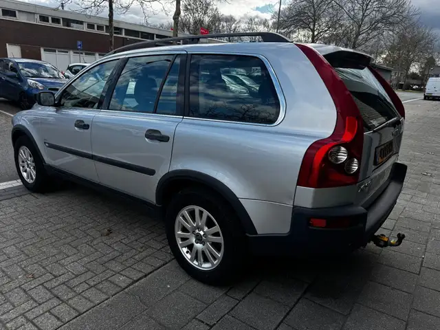 Volvo XC90 view 8