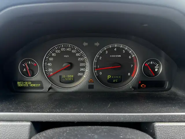 Volvo XC90 view 13