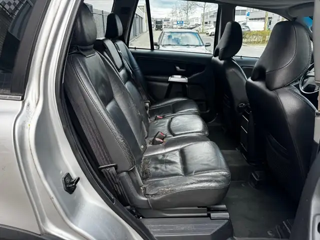Volvo XC90 view 11
