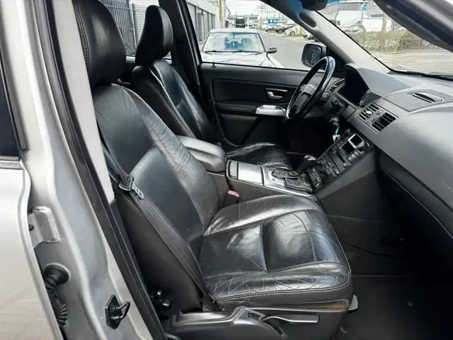 Volvo XC90 view 9