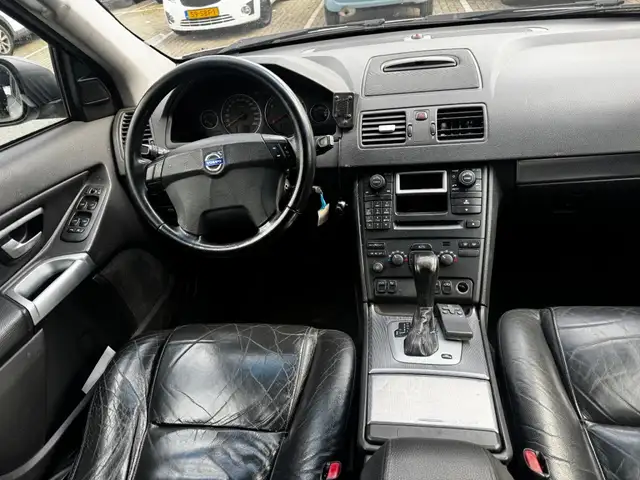 Volvo XC90 view 2