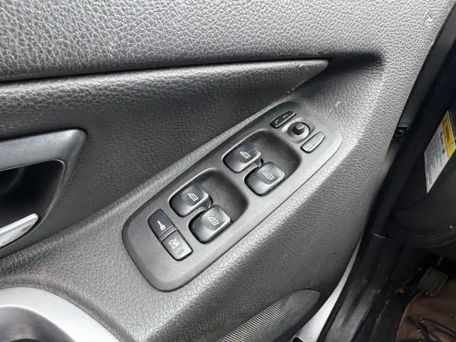 Volvo XC90 view 14