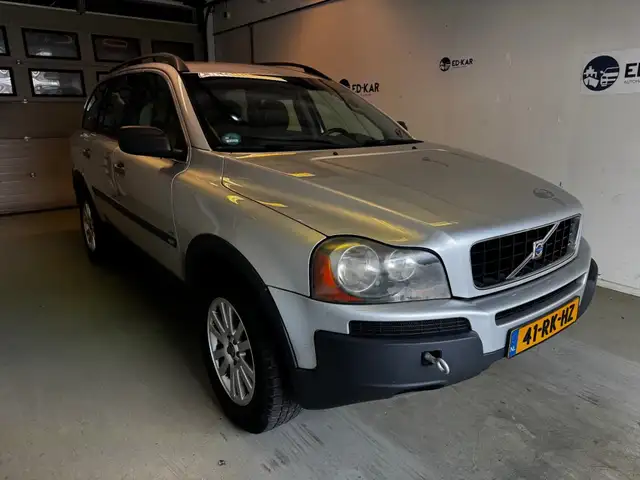 Volvo XC90 view 5