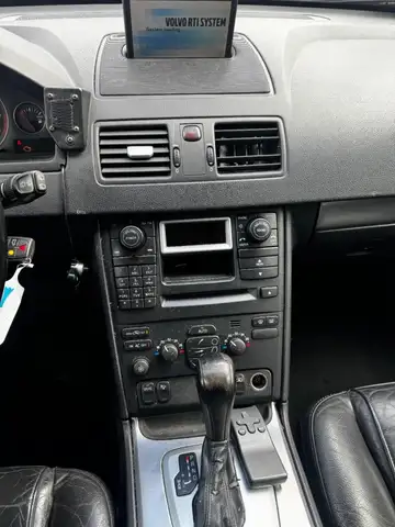 Volvo XC90 view 3