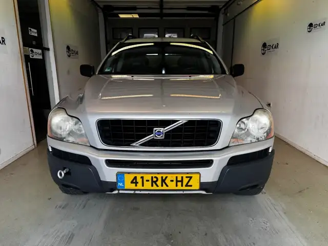 Volvo XC90 view 4