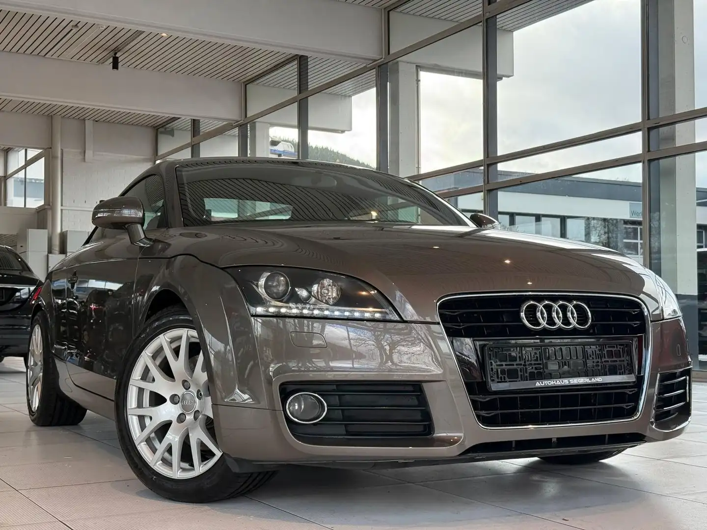 Audi TT Coupe/Roadster 1.8 TFSI Coupe//NAVI/XENON/MMI Grau - 2