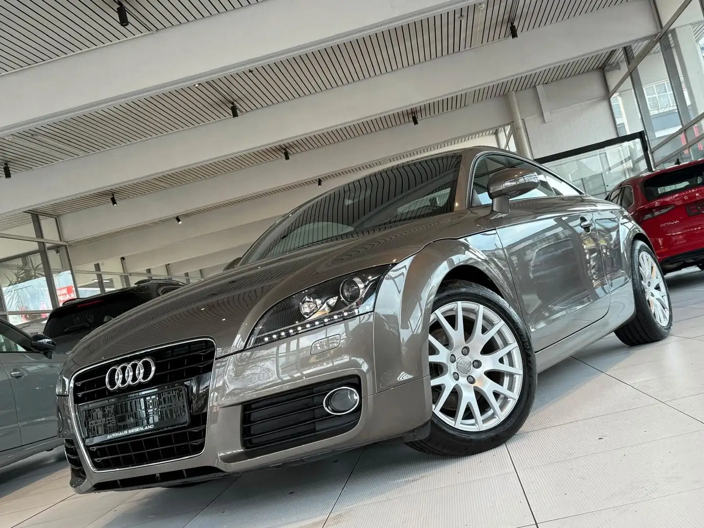 Audi TT Coupe/Roadster 1.8 TFSI Coupe//NAVI/XENON/MMI Grau - 1