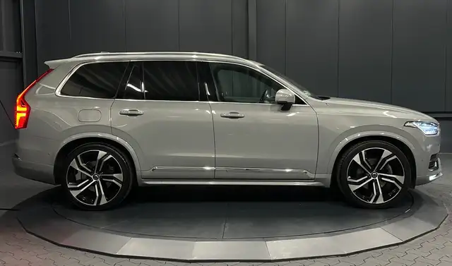 Volvo XC90 view 6