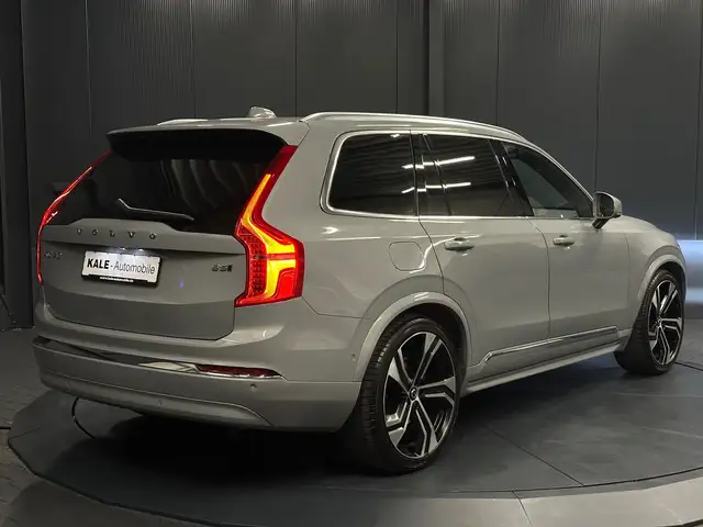 Volvo XC90 view 5