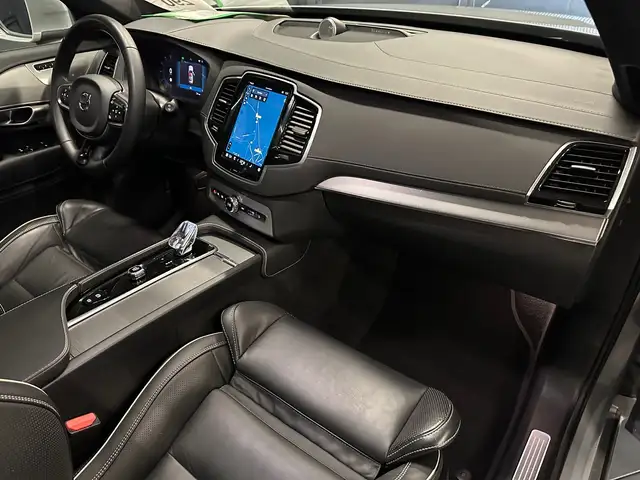 Volvo XC90 view 25