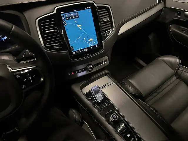 Volvo XC90 view 18