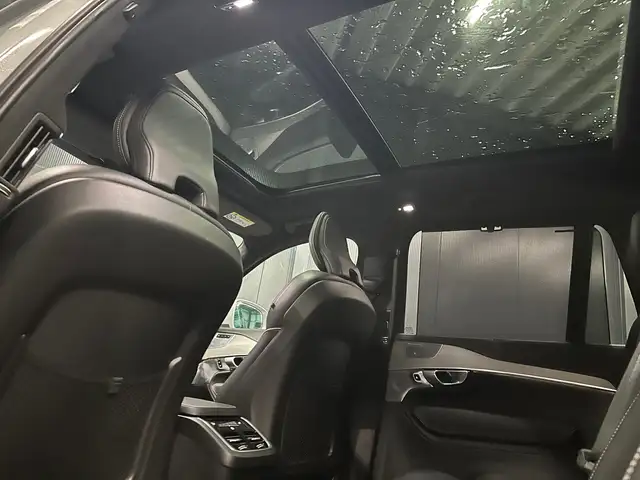 Volvo XC90 view 10
