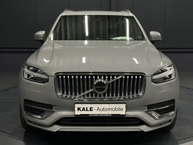Volvo XC90 view 8
