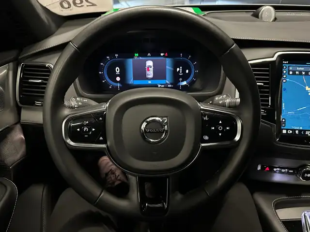 Volvo XC90 view 15
