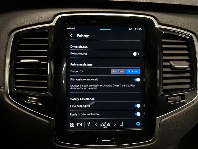 Volvo XC90 view 22