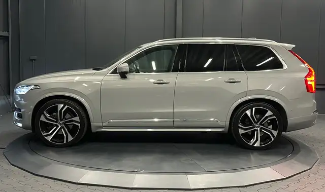 Volvo XC90 view 2