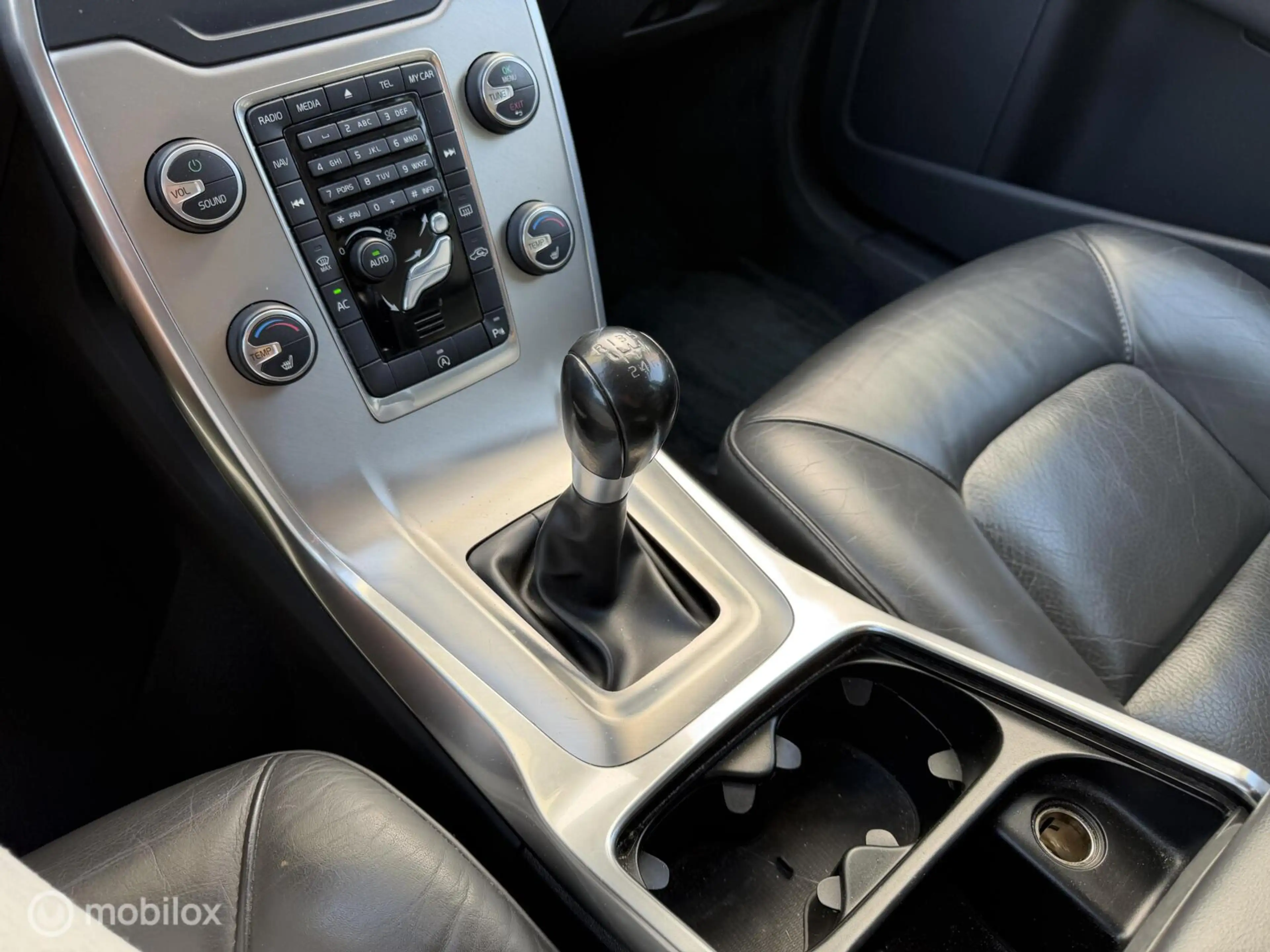 Volvo V70 1.6 T4 Limited Edition Leder Xenon ORG NED — photo 13
