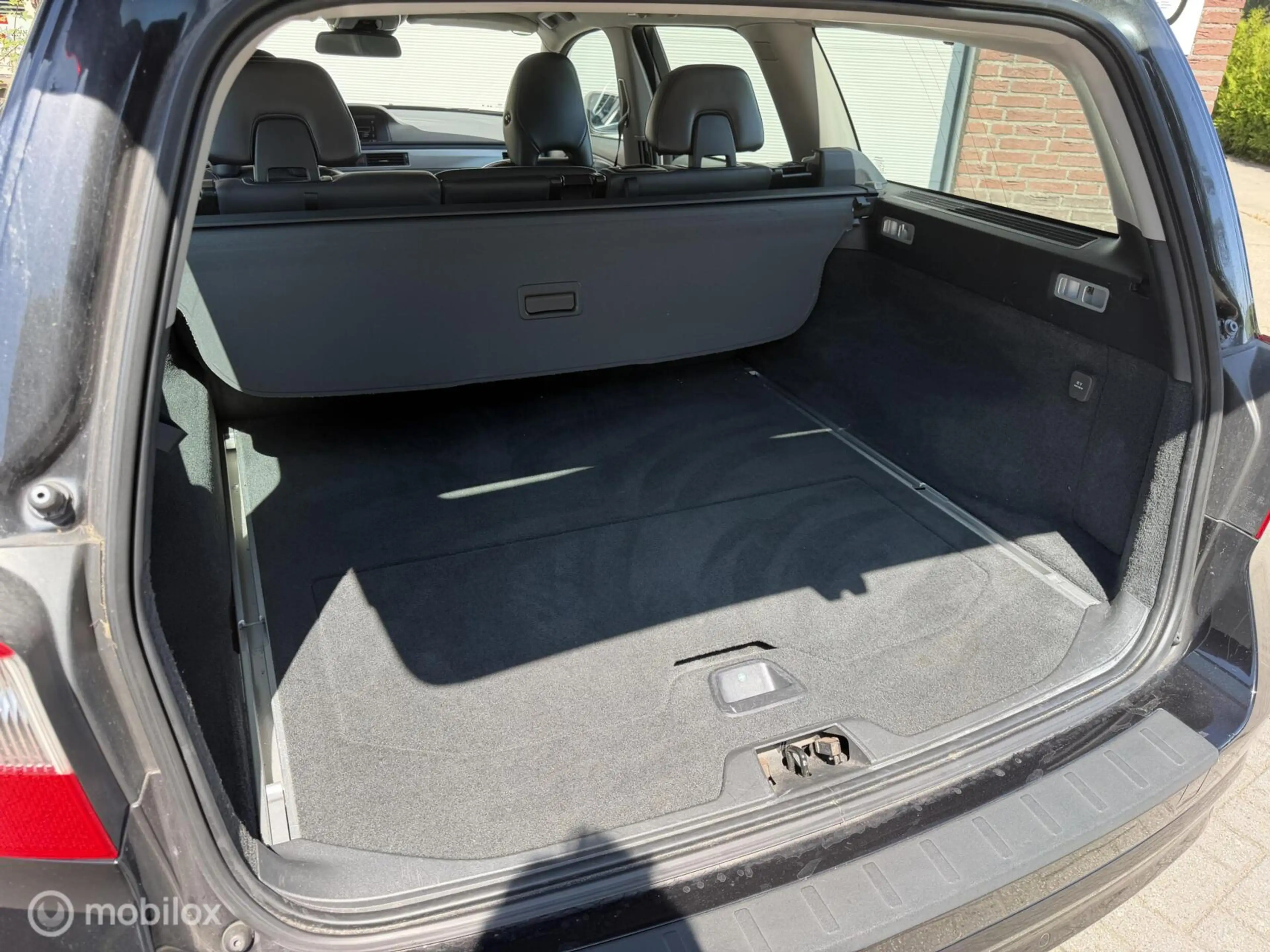Volvo V70 1.6 T4 Limited Edition Leder Xenon ORG NED — photo 15