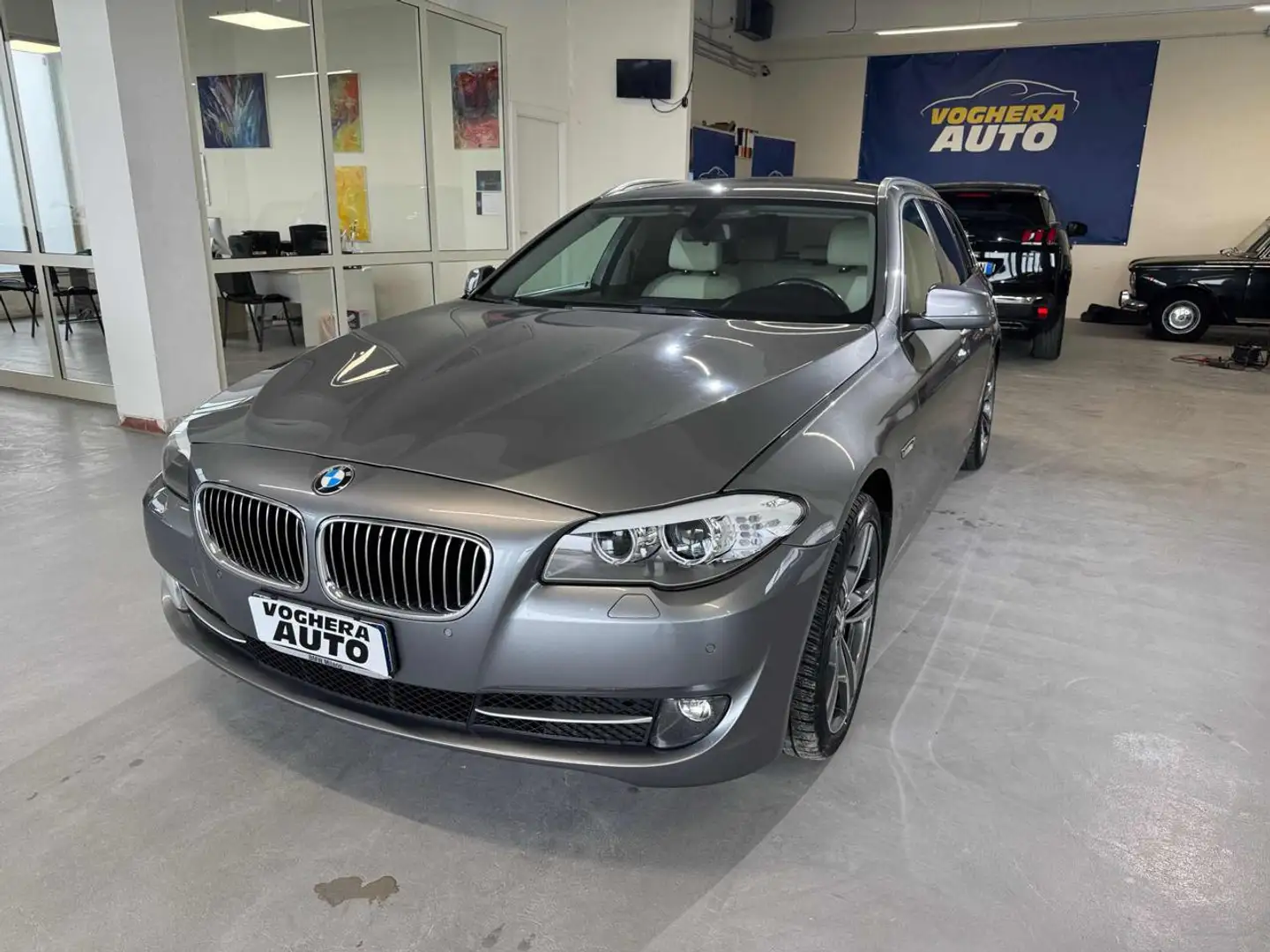 BMW 520 d Touring Msport Grau - 2