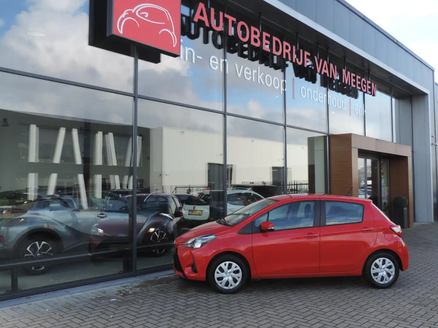Toyota Yaris 1.0 VVT-i Comfort 20.000km | Airco | Bluetooth | L Rouge - 2