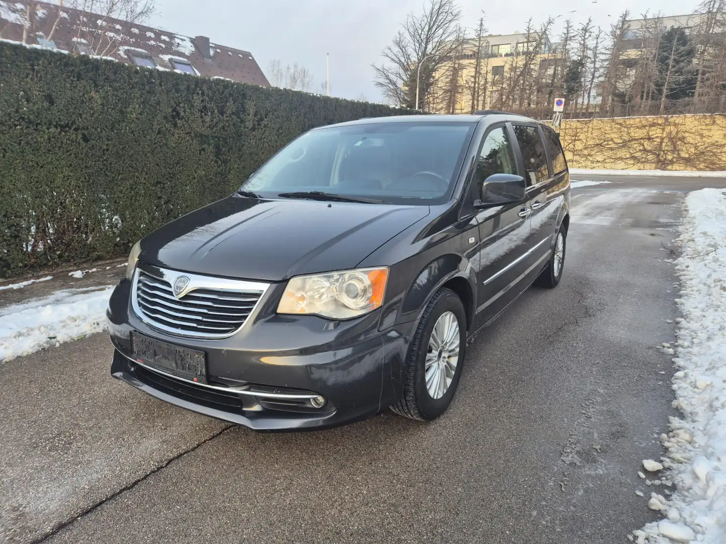 Lancia Voyager 2,8 CRD Gold Grau - 1