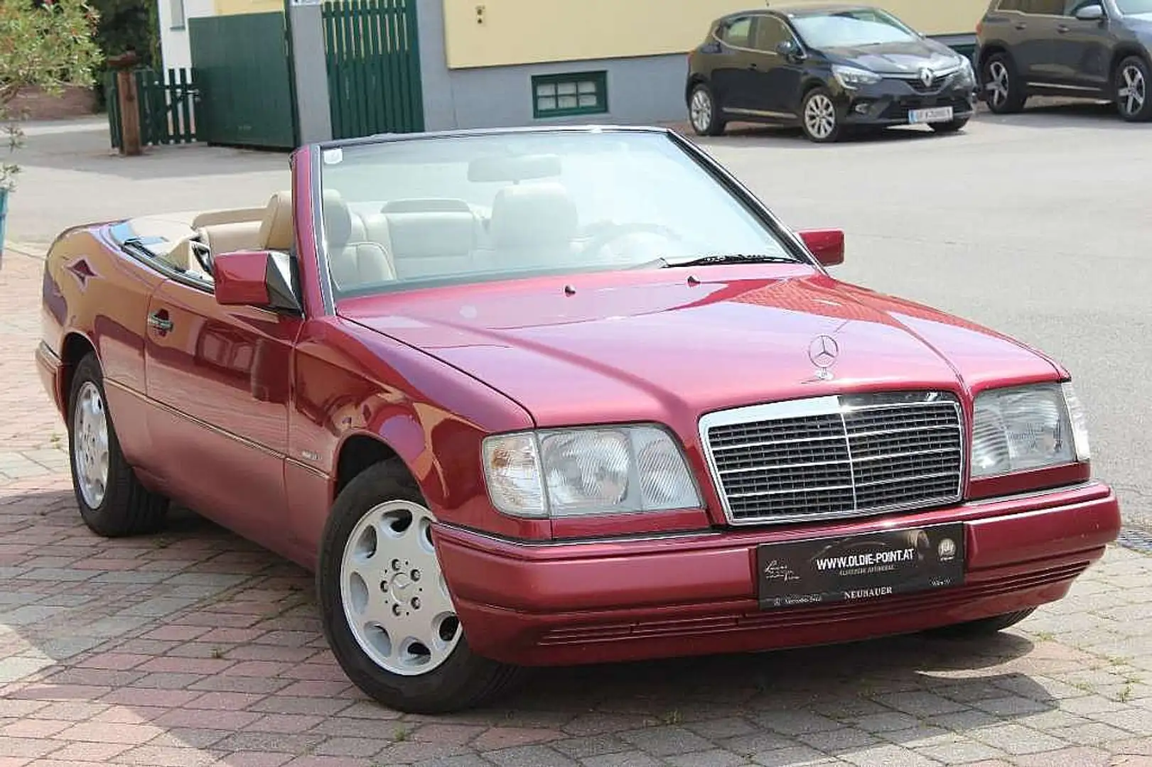 Mercedes-Benz E 220 Cabrio Automatik "Sportline" in neuwertigem Zus... Rot - 2
