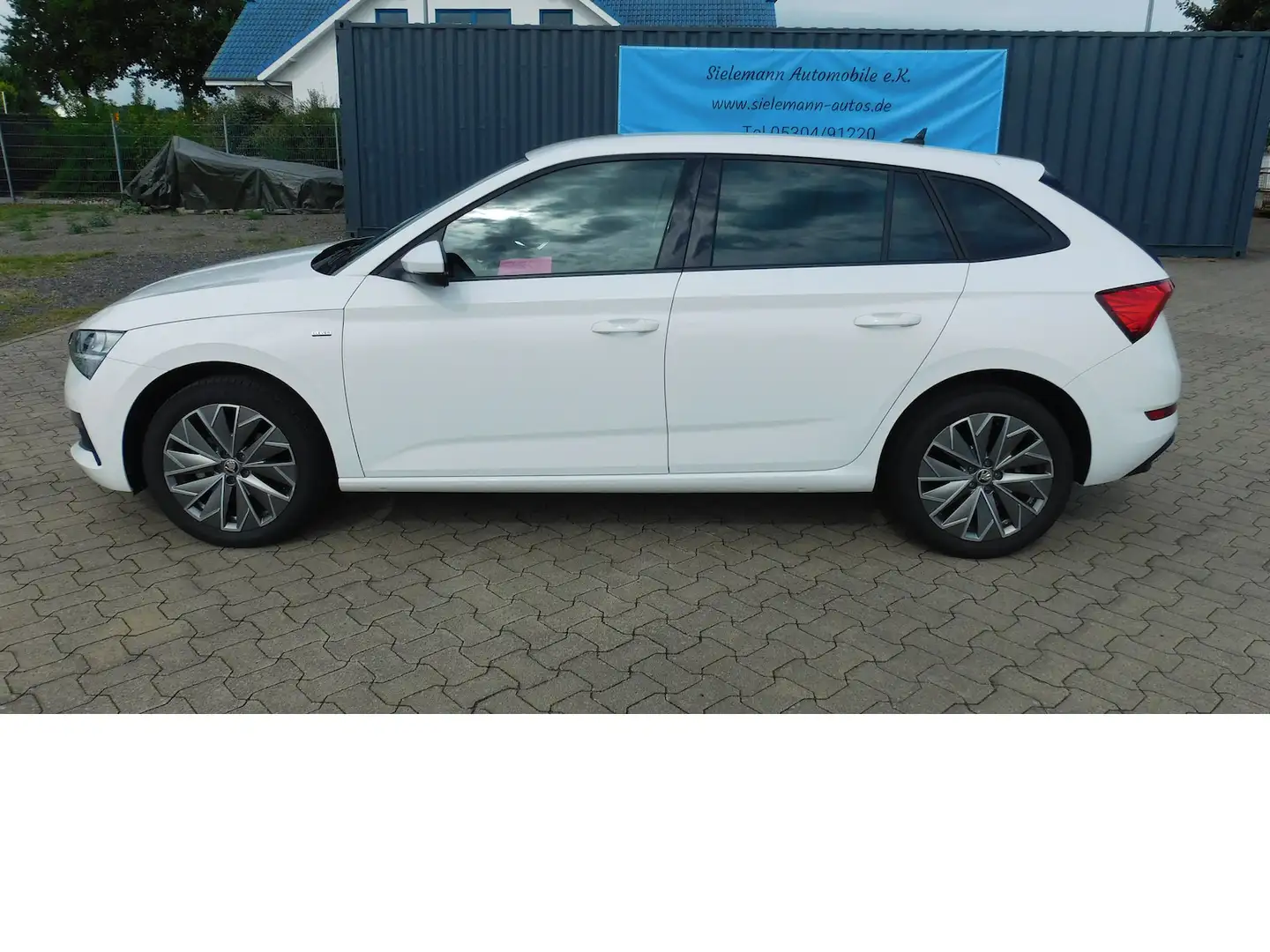 Skoda Scala 1.5 Kombi Ambition Clever TSI Klima Navi Weiß - 1