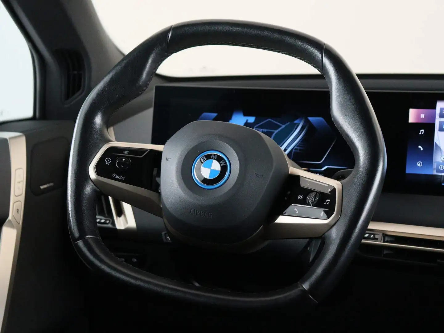 BMW iX xDrive40 High Executive Sportpakket Grijs - 2