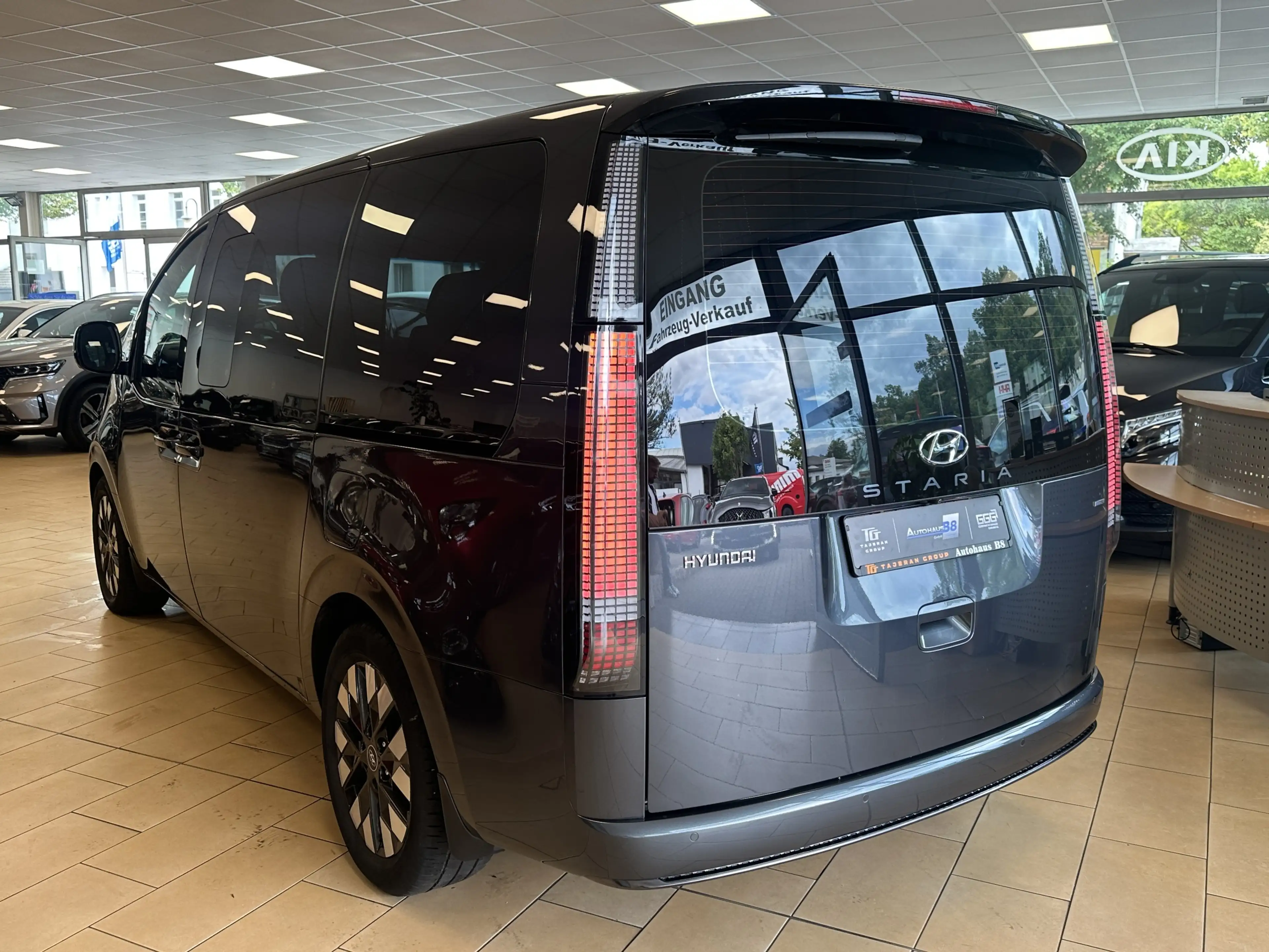 Hyundai STARIA Signature*4WD*BOSE*NSCC*SHZ+BLÜ*360*RELAX — photo 9