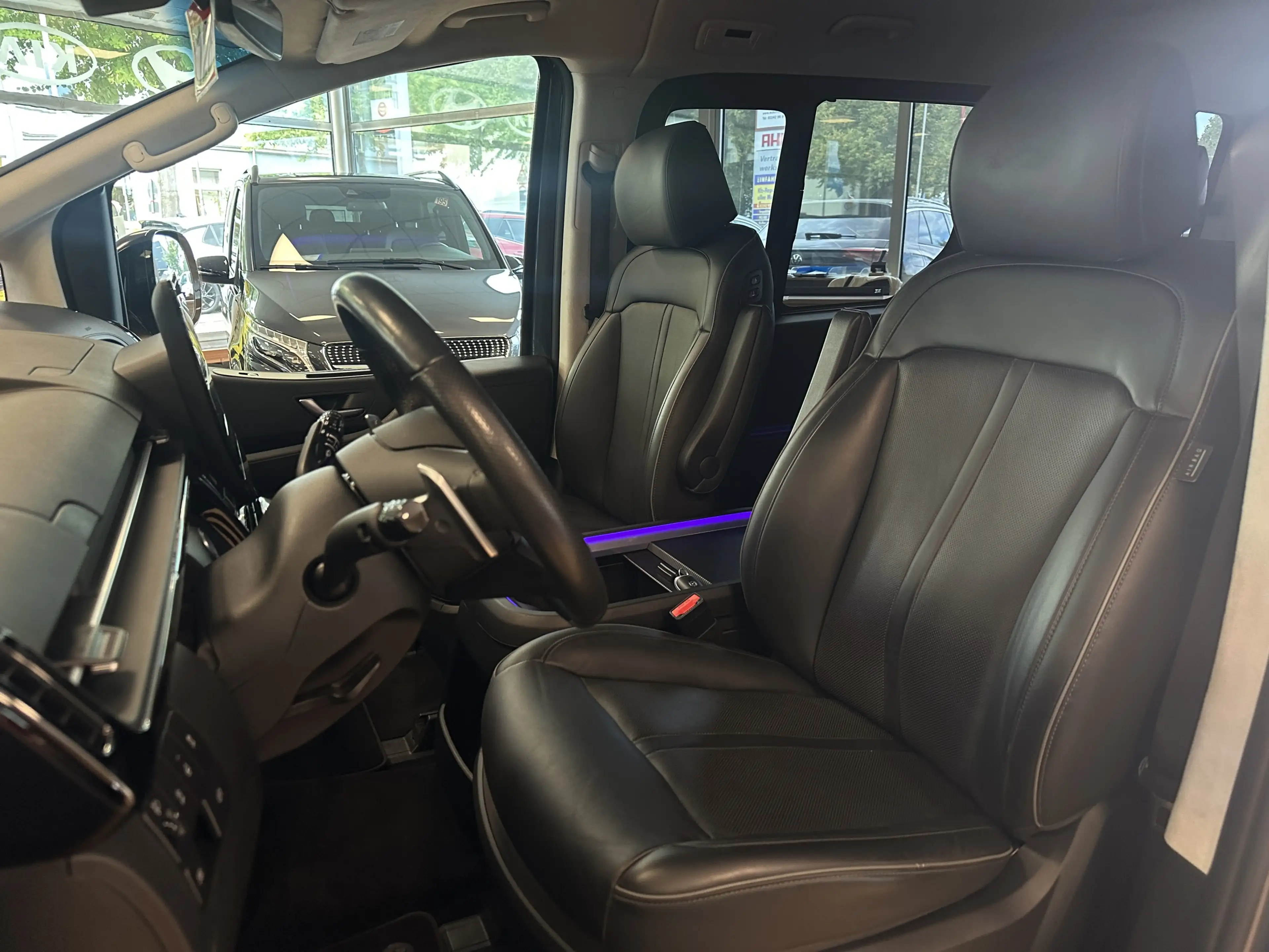 Hyundai STARIA Signature*4WD*BOSE*NSCC*SHZ+BLÜ*360*RELAX — photo 13