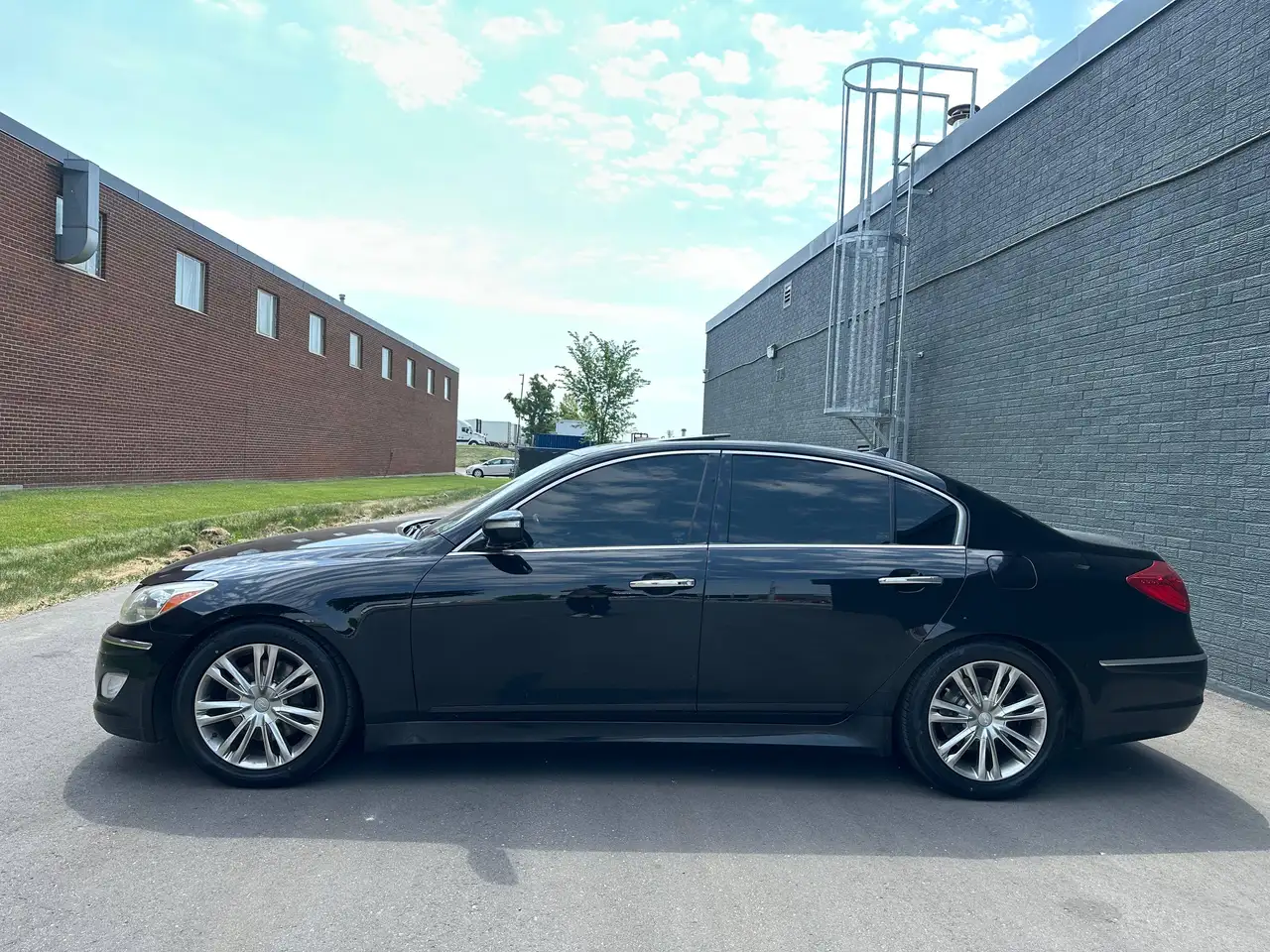 Hyundai Genesis photo Hyundai Genesis