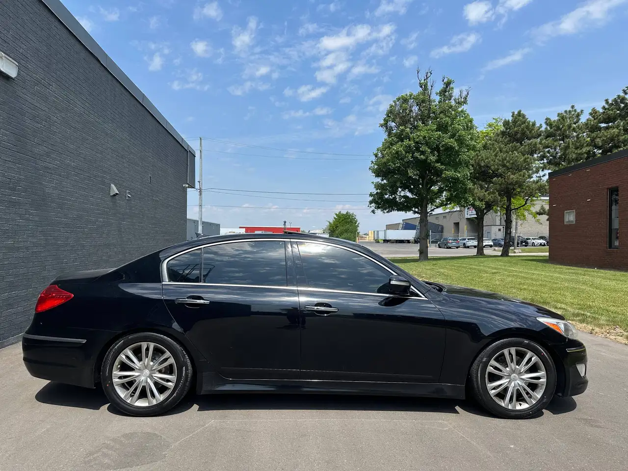Hyundai Genesis photo Hyundai Genesis