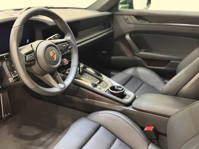Porsche 911 view 16