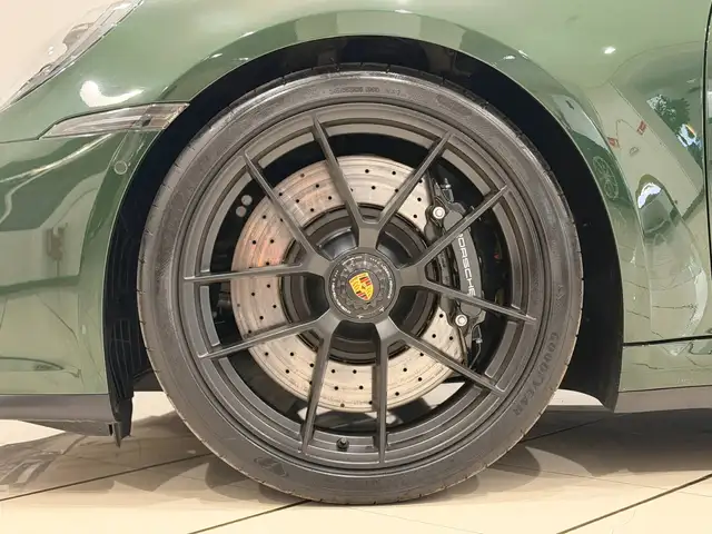 Porsche 911 view 5