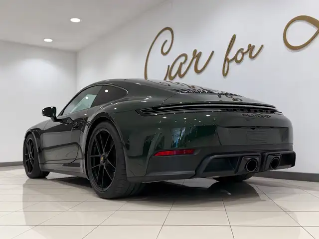 Porsche 911 view 10
