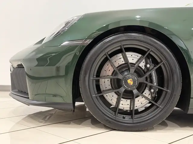 Porsche 911 view 4