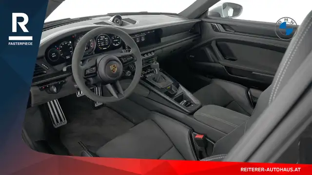Porsche 911 view 16