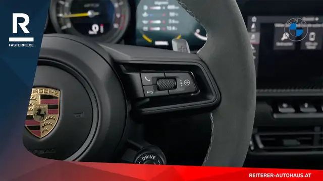 Porsche 911 view 17