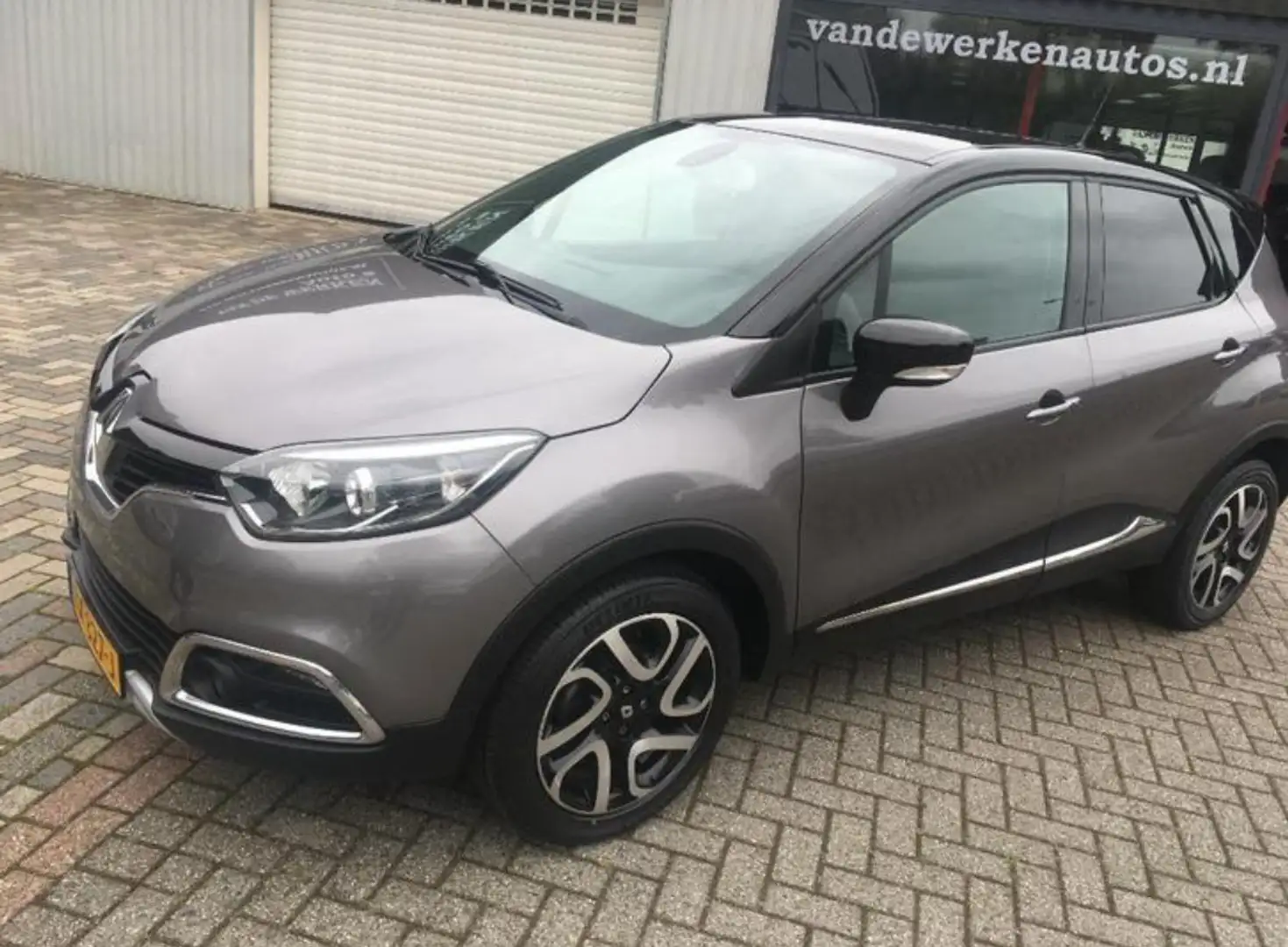 Renault Captur 0.9 TCe Xmod Grijs - 1