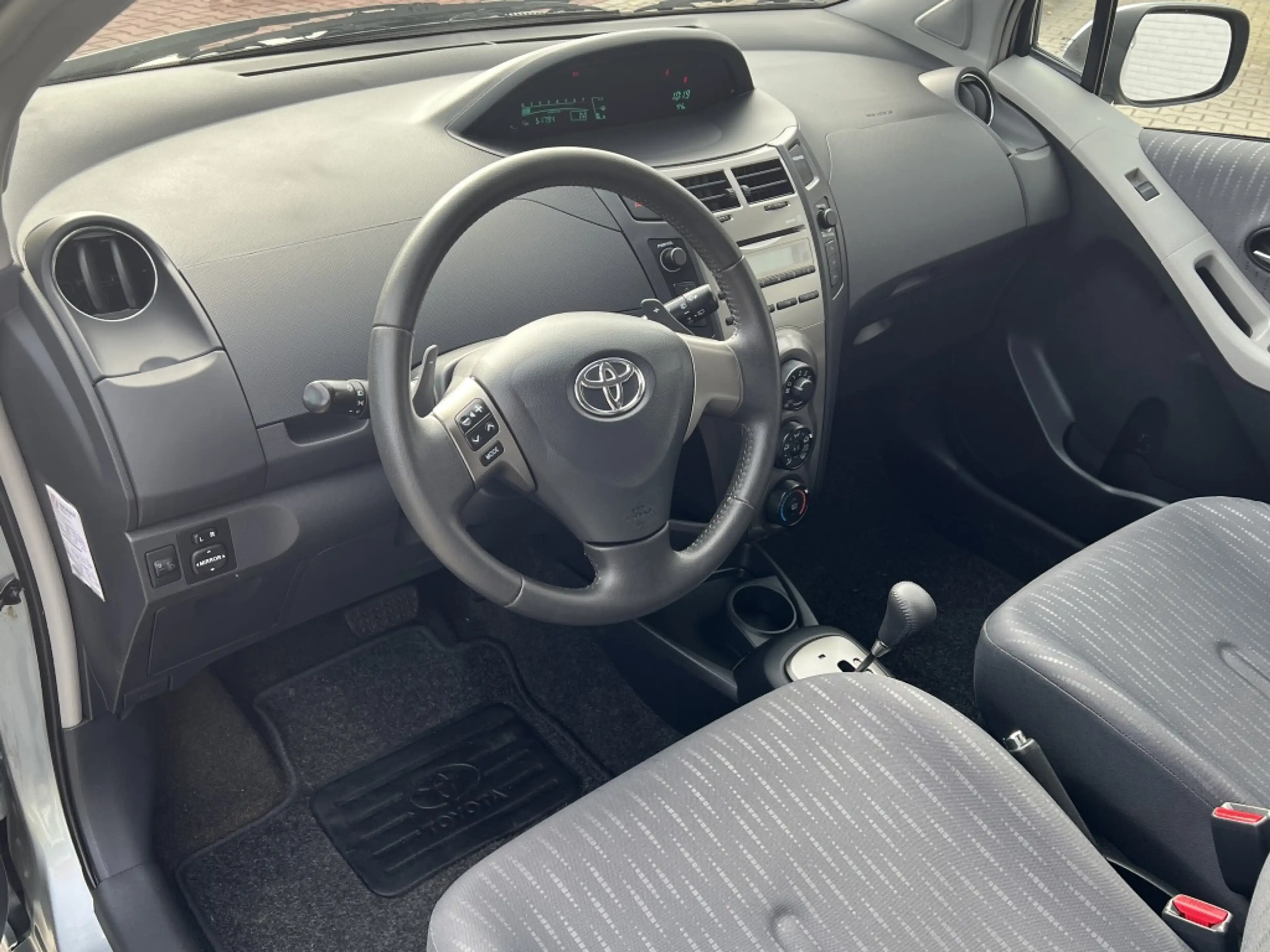 Toyota Yaris 1.3 VVTi Aspiration 3-deurs Automaat | NL Auto | T — photo 11