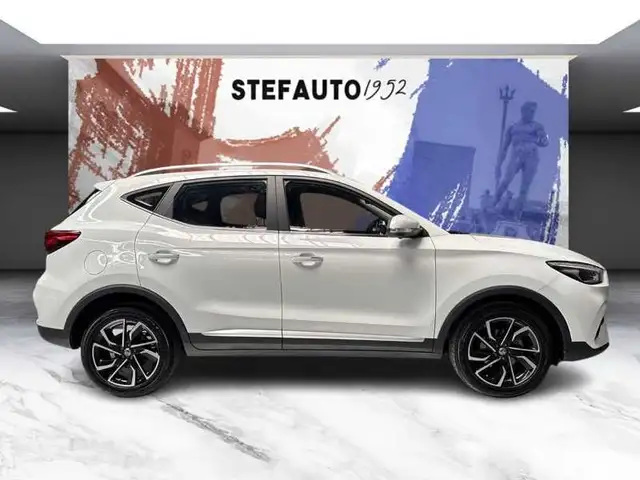 MG ZS view 3