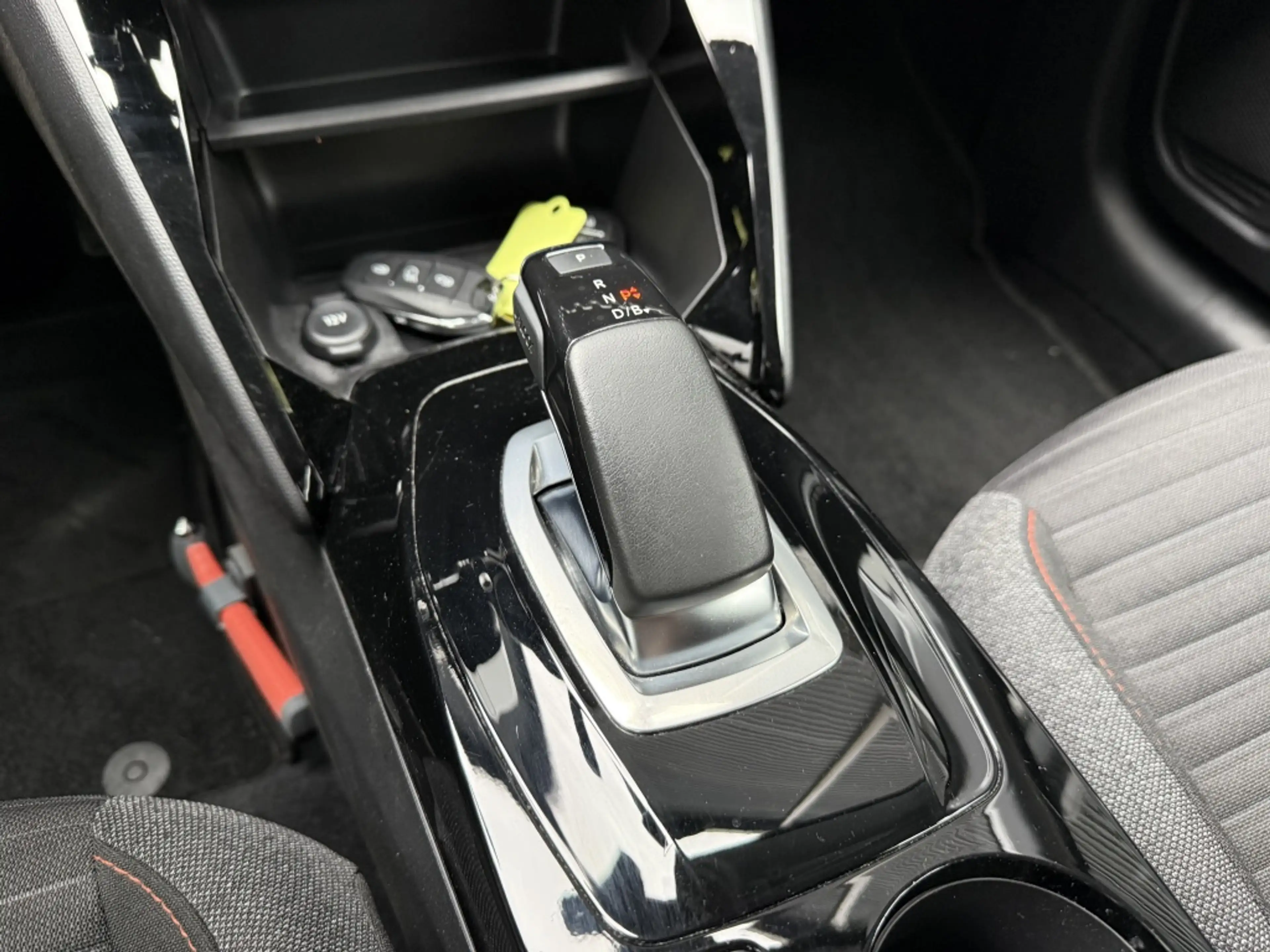 Peugeot e-208 Active Pack 50 kWh SOH 95 Stoelverwarming/Navi/Car — photo 10