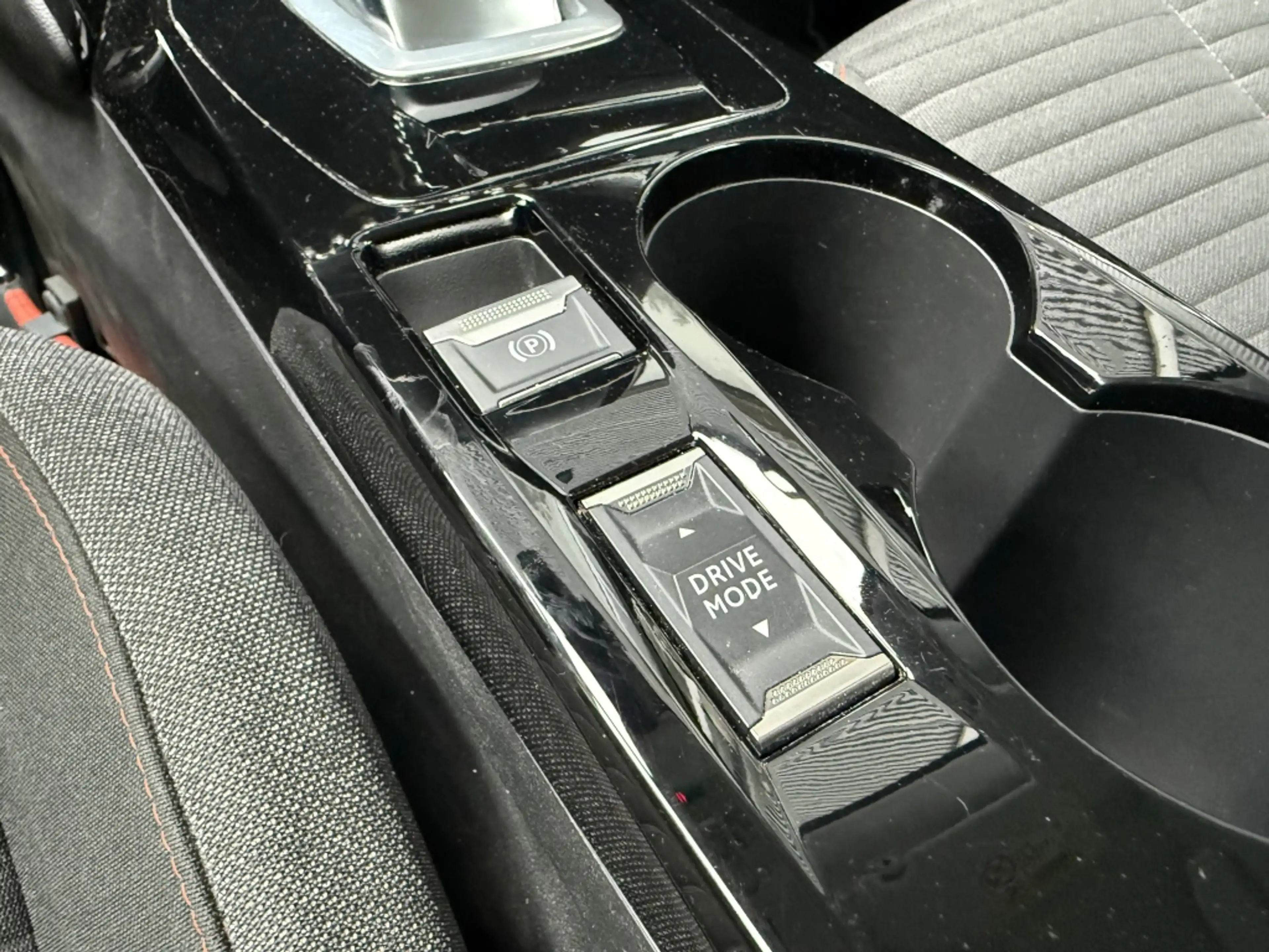 Peugeot e-208 Active Pack 50 kWh SOH 95 Stoelverwarming/Navi/Car — photo 16