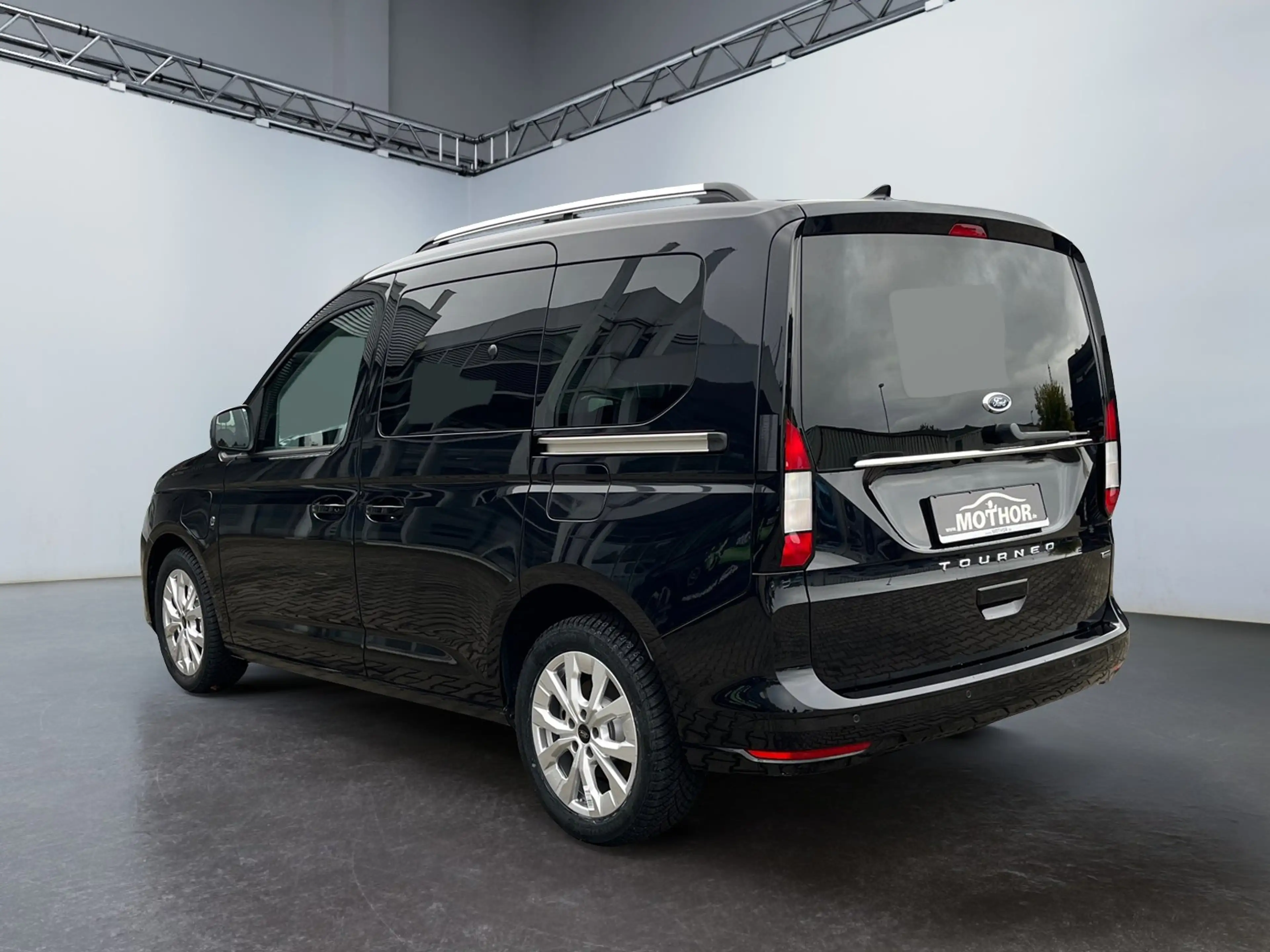 Ford Tourneo Connect Titanium 1.5 EcoBoost PHEV iACC — photo 4