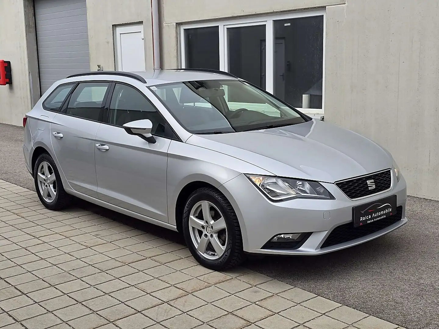 SEAT Leon ST 1.6TDI *2.Besitz *Tempomat *Parksensoren *Me... Silber - 2
