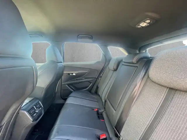 Peugeot 3008 view 8