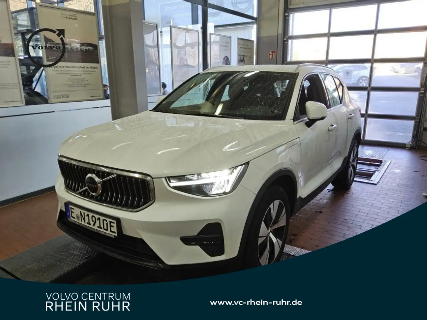 Volvo XC40 T4 Plus Bright+ALARM+STANDHZ+MEMORY+HK+DAB Bianco - 1